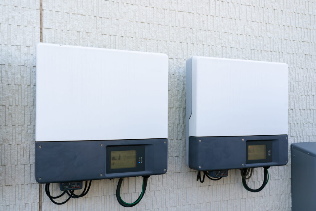 太陽光発電におけるインバーターとは？どのような役割がある？